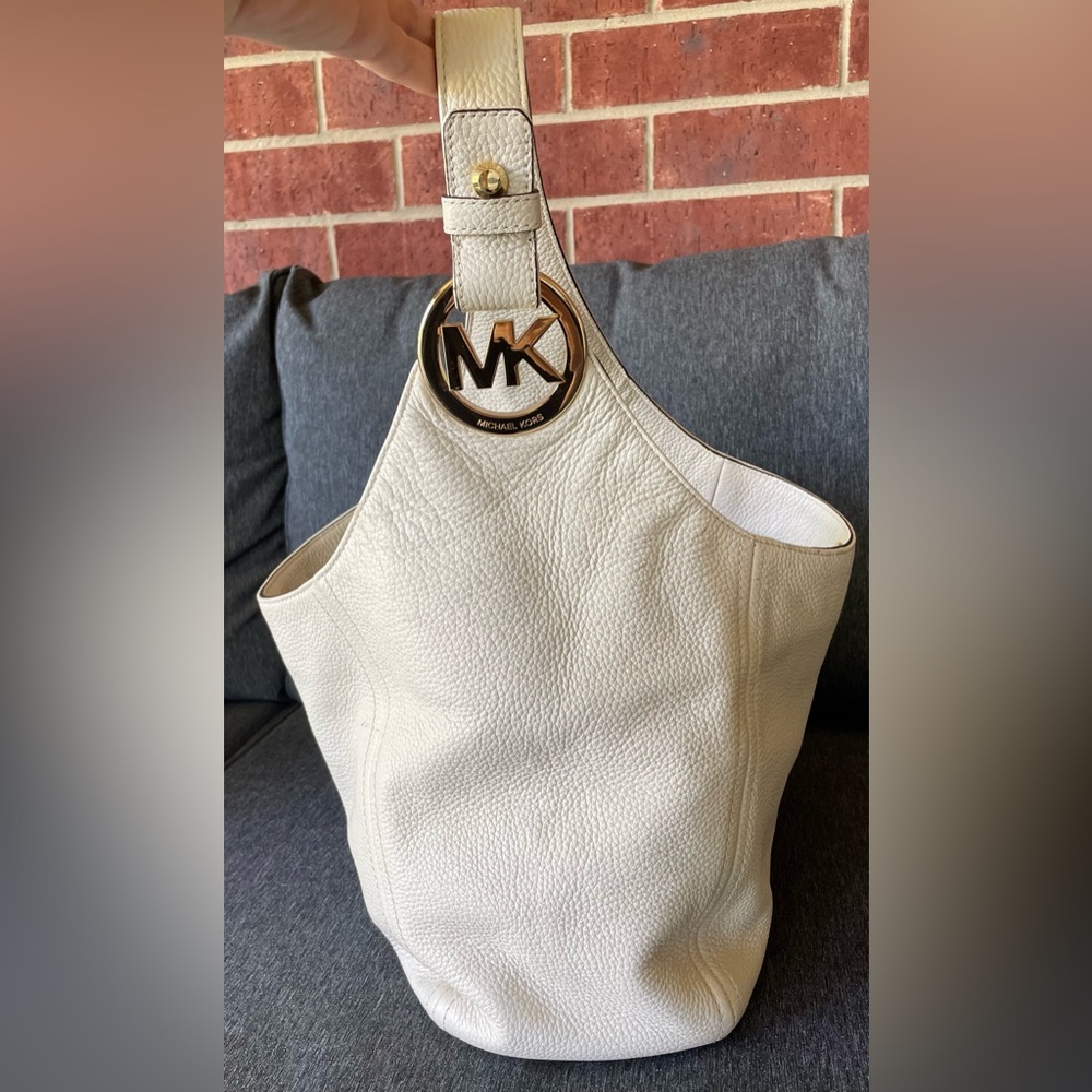 Michael Kors Fulton bucket bag hobo large ivory leather gold colored logo MK